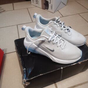 Size 8 women's Nike air zoom